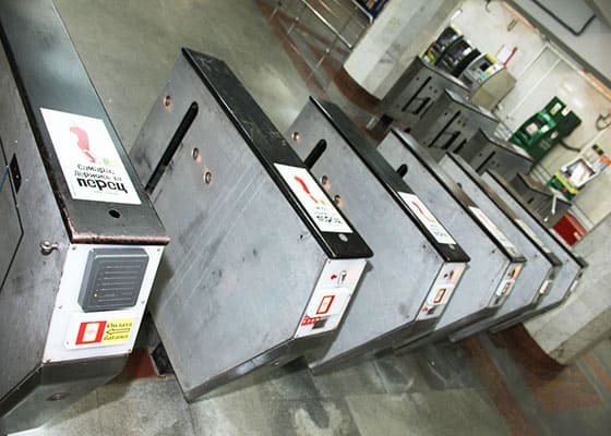 Стикеры на турникетах