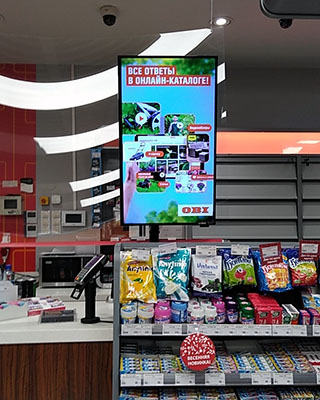 Экран в холле торгового центра