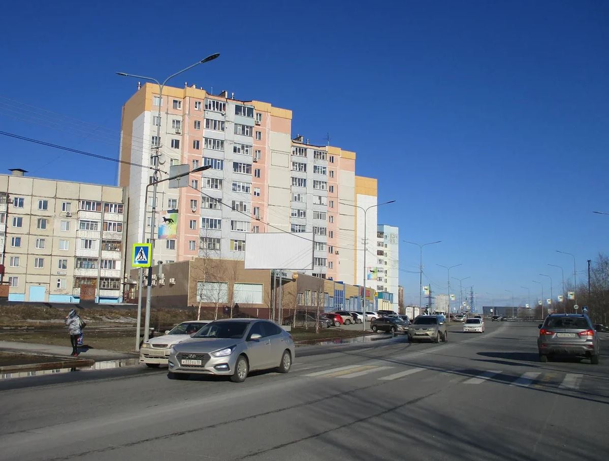 Фотография рекламного носителя, тип: Билборд 3x6, адрес: Гагарина ул., д.10, Сургут, Ханты-Мансийский автономный округ – Югра, Россия. Сторона Б №937014