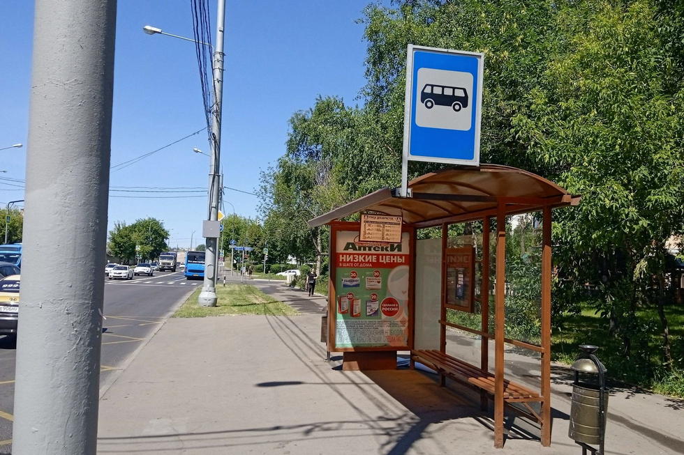 Фотография рекламного носителя, тип: Остановка 1.8x1.2, адрес: Декабристов ул., д.1, Москва, Россия. Сторона А №926007