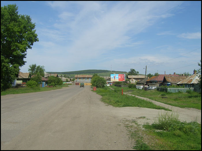 Фотография рекламного носителя, тип: Билборд 3x6, адрес: Ужур г., Горького ул., р-н ЖД вокзала, Красноярск, Красноярский край, Россия. Сторона A №960890