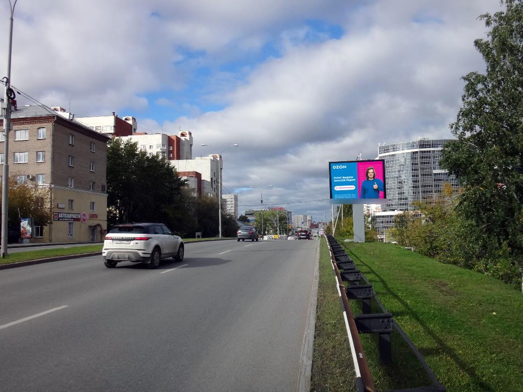 Фотография рекламного носителя, тип: Ситиборд 2.7x3.7, адрес: Московская ул., д.42 Х Куйбышева ул, Екатеринбург, Свердловская область, Россия. Сторона Аh1-Аh4 №993003