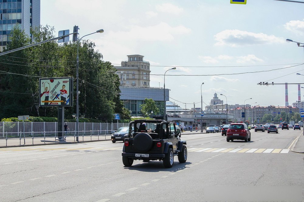 Фотография рекламного носителя, тип: Ситиборд 2.7x3.7, адрес: Конюшковская ул., д.36/9 Х Арбат Н. ул., Москва, Россия. Сторона Б1-Б5 №577514