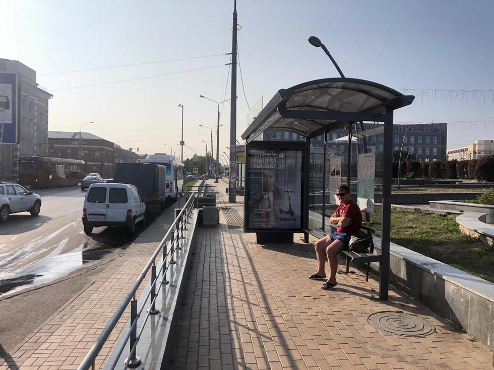 Фотография рекламного носителя, тип: Остановка 1.8x1.2, адрес: Б.Шахиди ул., ост. "Ж/Д вокзал", Казань, Республика Татарстан, Россия. Сторона А №652167