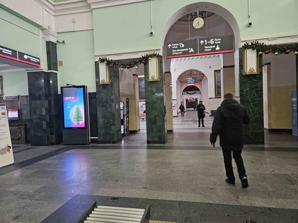 Фотография рекламного носителя, тип: Видеоэкран, адрес: ЖД вокзал «Смоленск», Привокзальная пл., д.1, Смоленск, Смоленская область, Россия. Сторона/вариант A1 №1060606