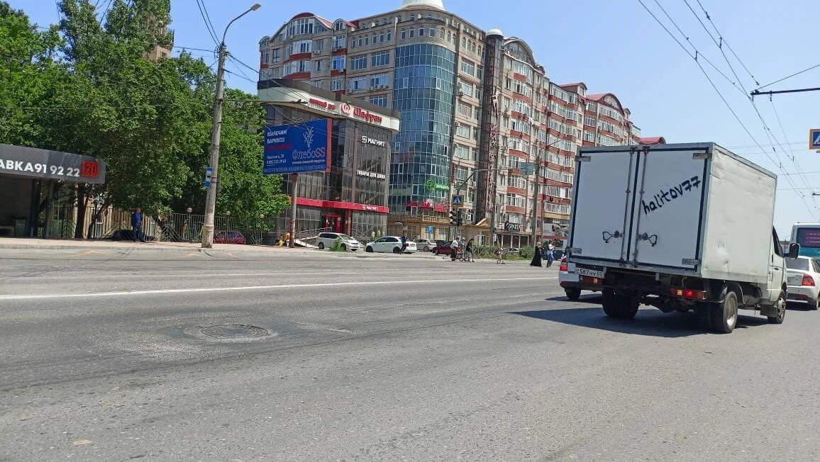 Фотография рекламного носителя, тип: Билборд 3x6, адрес: Шамиля пр-т., ТД Шафран, Махачкала, Республика Дагестан, Россия. Сторона Б №1097854