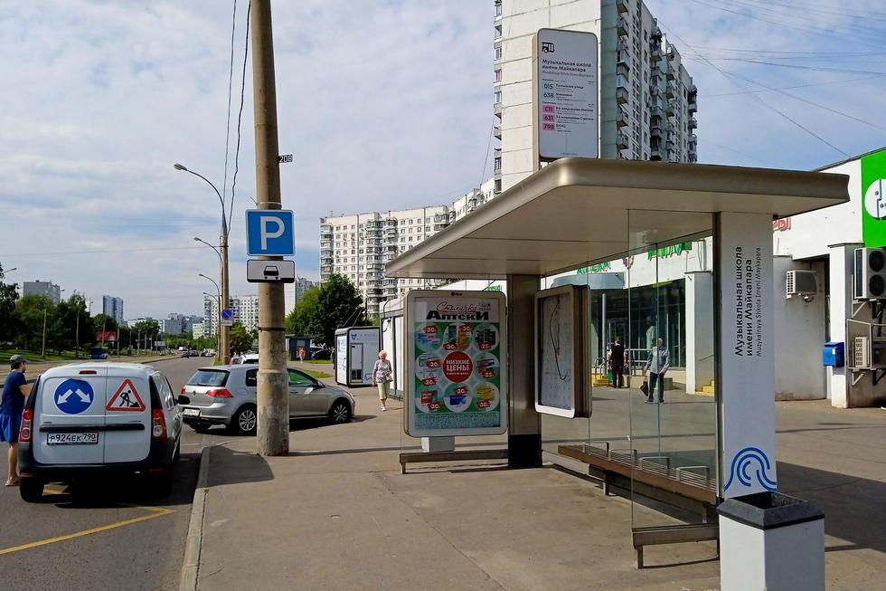 Фотография рекламного носителя, тип: Остановка 1.8x1.2, адрес: Катукова Маршала ул., д.17, корп.1, Москва, Россия. Сторона А №927659