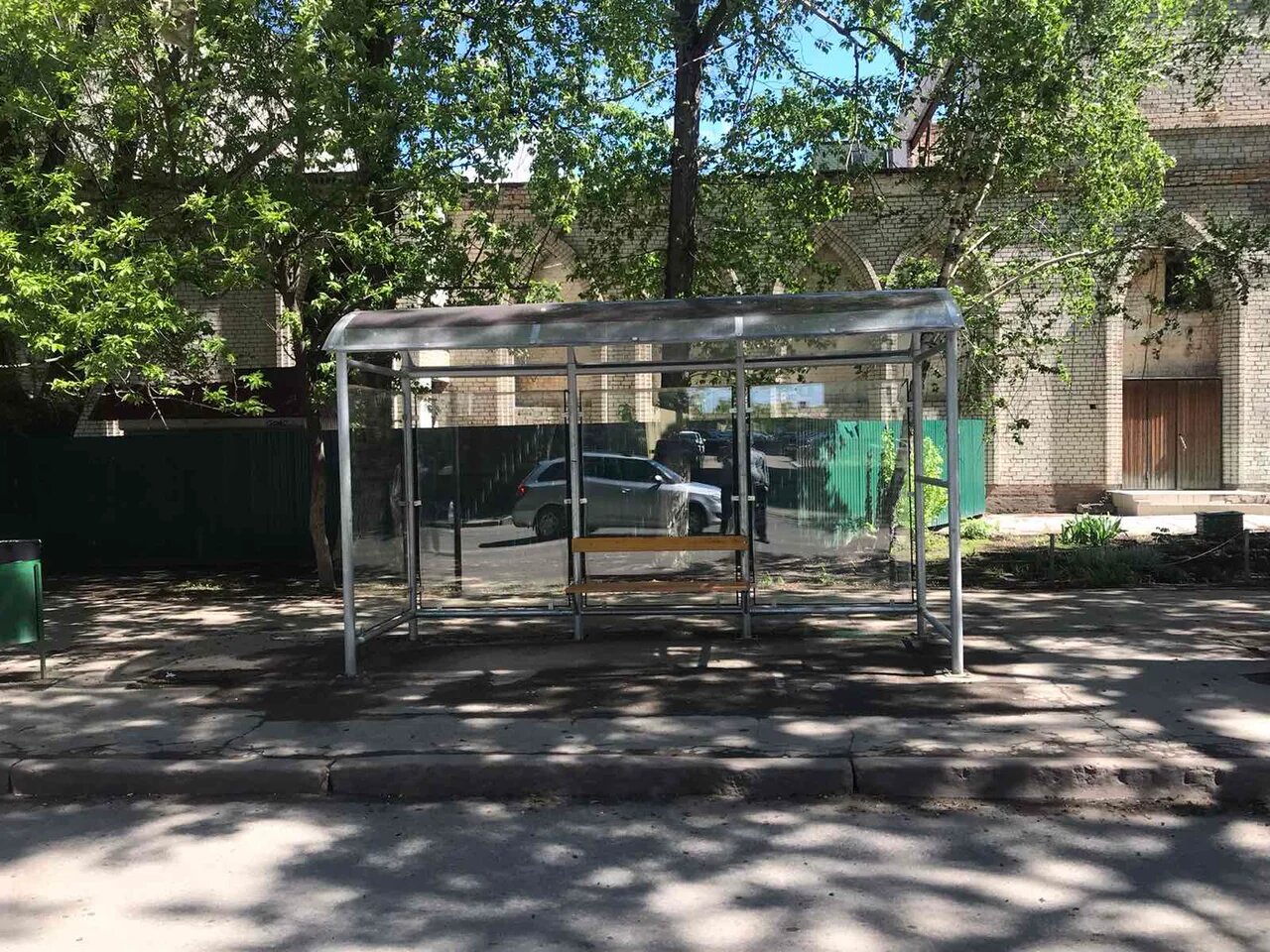 Фотография рекламного носителя, тип: Остановка 1.8x1.2, адрес: Революционная ул. д.68 Х Гаражная ул., Самара, Самарская область, Россия. Сторона A1 №829969