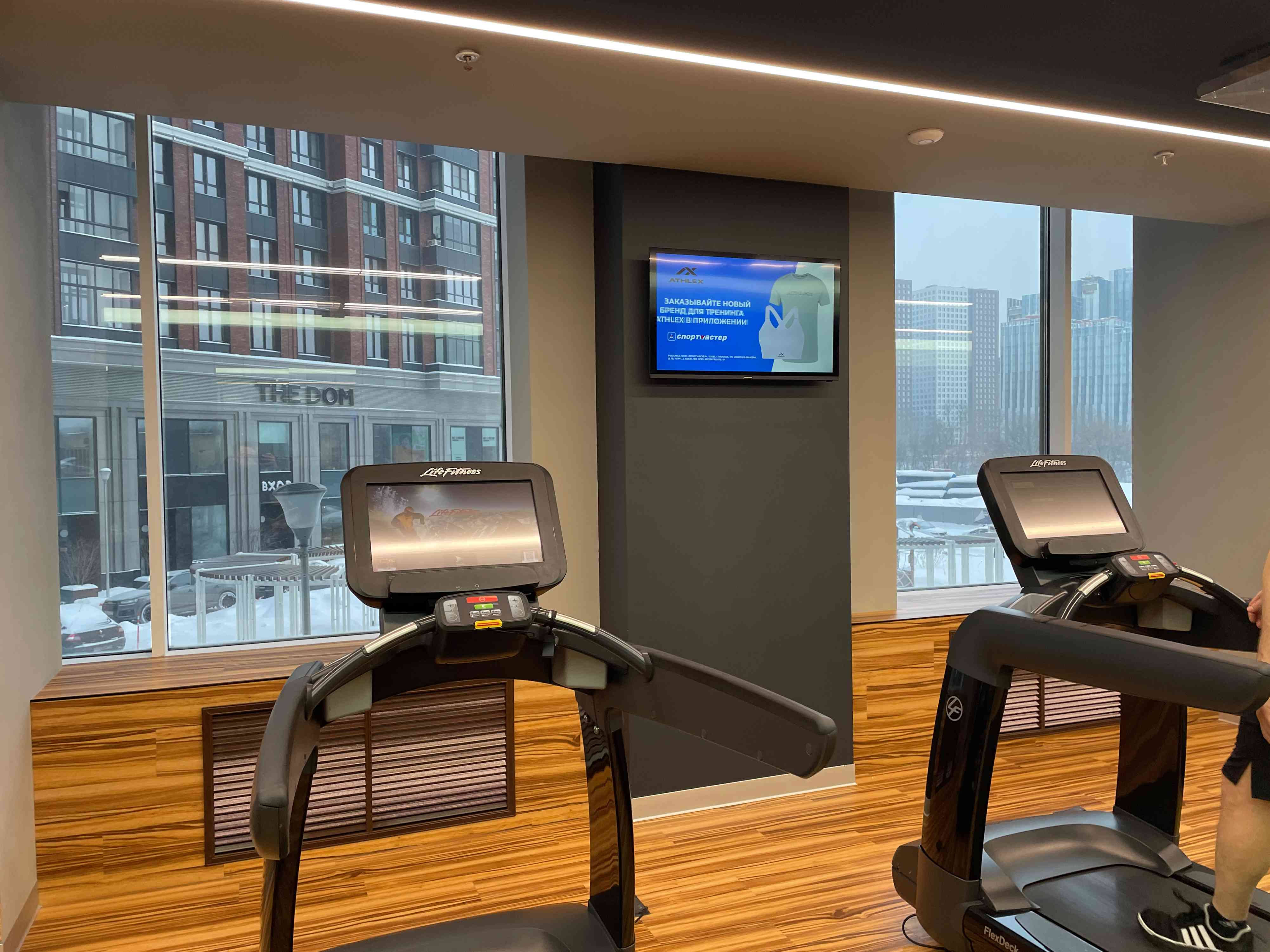 Фотография рекламного носителя, тип: Видеоэкран, адрес: Фитнес-центр «X-Fit Сердце Столицы», Шелепихинская наб., д.34, корп.2, Москва, Россия. Сторона/вариант №1095103
