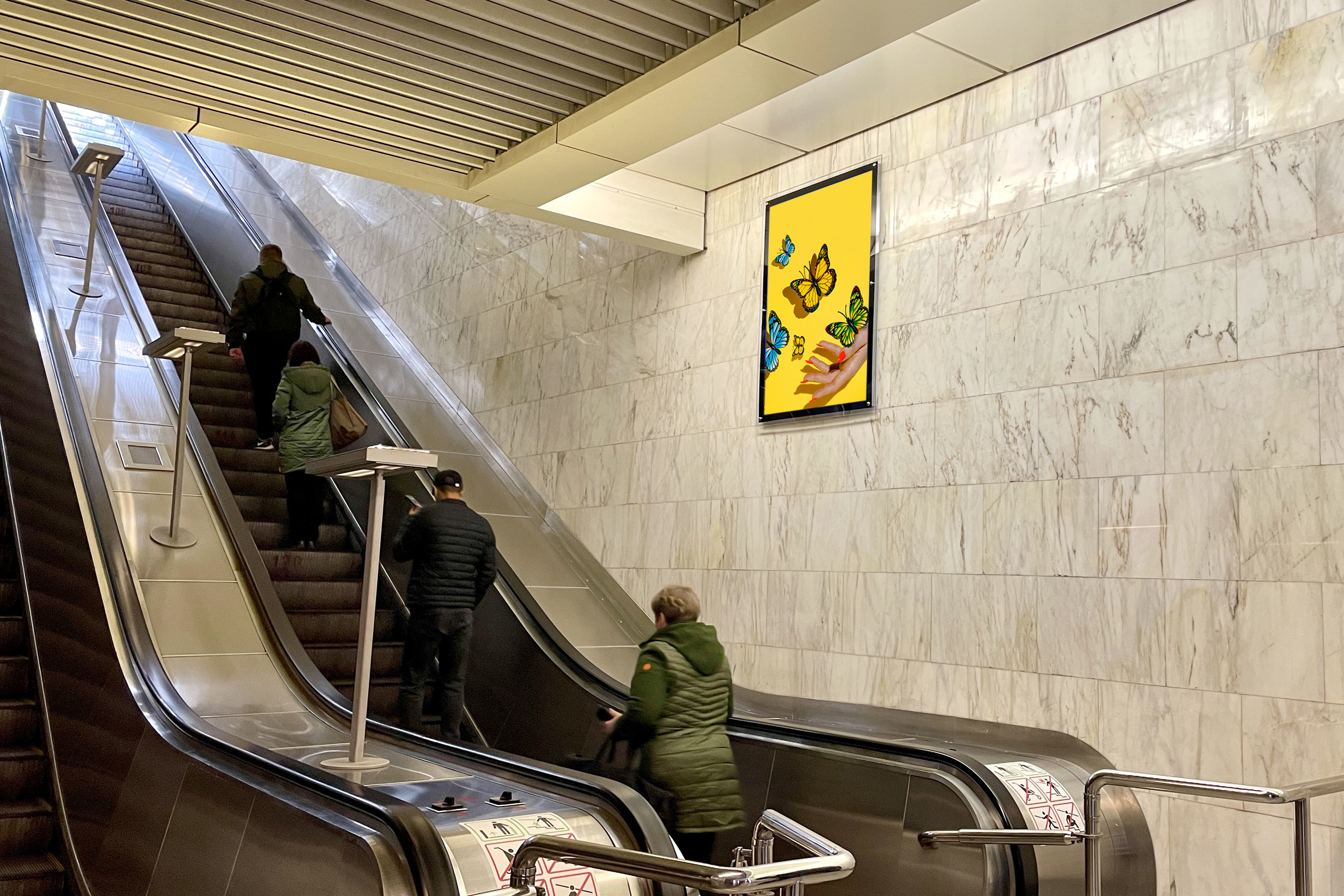 Фотография рекламного носителя, тип: Кристалайт, адрес: Станция метро «Пятницкое шоссе», линия Арбатско-Покровская, Москва, Россия. Сторона/вариант №1001777