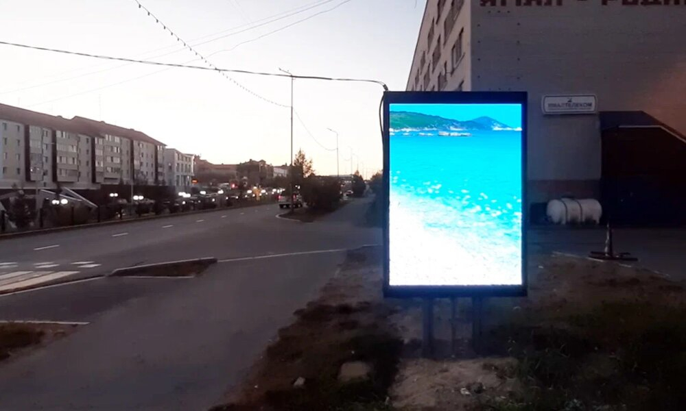 Фотография рекламного носителя, тип: Остановка 1.8x1.2, адрес: Лабытнанги г., Дзержинского ул., схема 11, Салехард, Ямало-Ненецкий автономный округ, Россия. Сторона А1-А10 №1075683