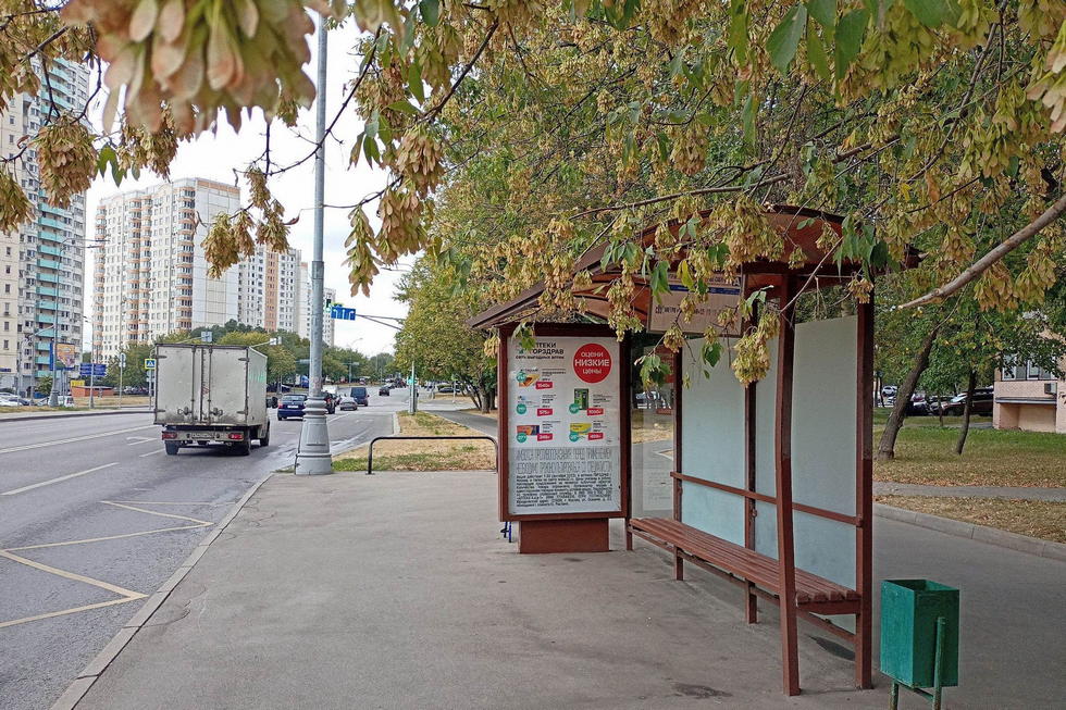 Фотография рекламного носителя, тип: Остановка 1.8x1.2, адрес: Москворечье ул. Х Пролетарским пр-т., ост. "Пролетарский пр-т.", Москва, Россия. Сторона А №929908