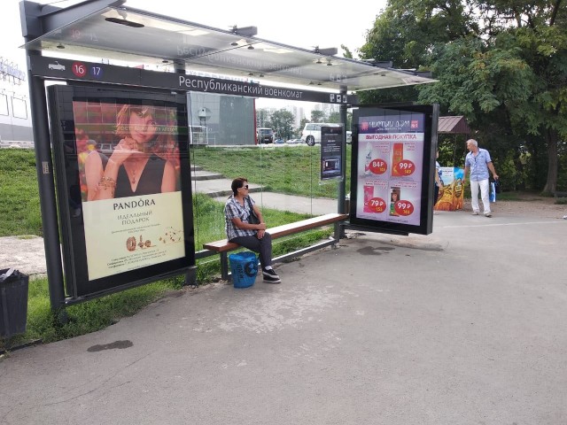 Фотография рекламного носителя, тип: Остановка 1.8x1.2, адрес: Киевская ул., ост."Республиканский военкомат", Симферополь, Республика Крым, Россия. Сторона A1 №796494