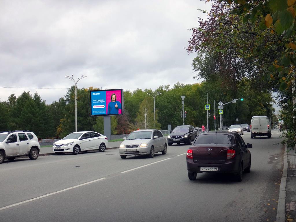 Фотография рекламного носителя, тип: Ситиборд 2.7x3.7, адрес: Большакова ул., д.90, поз.1 Х Серова ул., Екатеринбург, Свердловская область, Россия. Сторона Б №789903