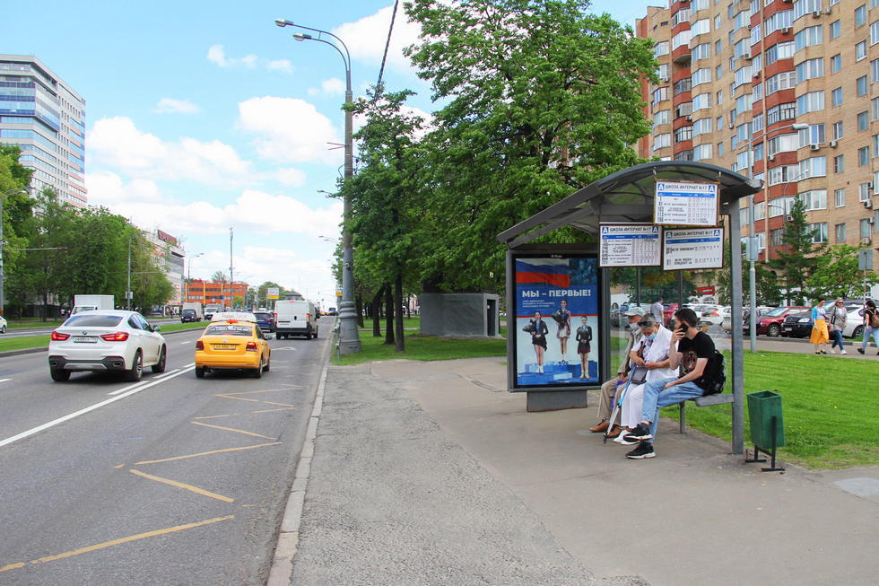 Фотография рекламного носителя, тип: Остановка 1.8x1.2, адрес: Профсоюзная ул., Москва, Россия. Сторона А №335077