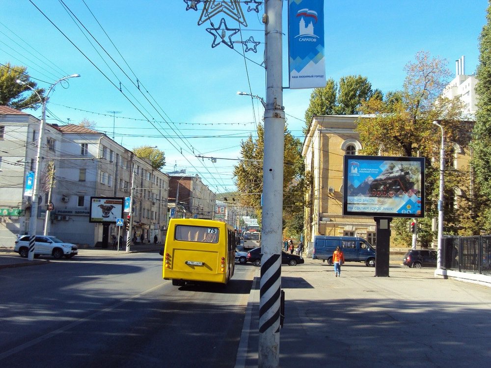 Фотография рекламного носителя, тип: Ситиборд 2.7x3.7, адрес: Московская ул. Х Университетская ул., поз.1, Саратов, Саратовская область, Россия. Сторона А №717588