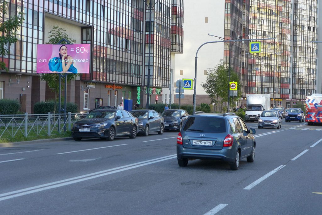 Фотография рекламного носителя, тип: Нестандартный билборд, адрес: Европейский пр-т., д.3, Кудрово, Ленинградская область, Россия. Сторона B №1043328
