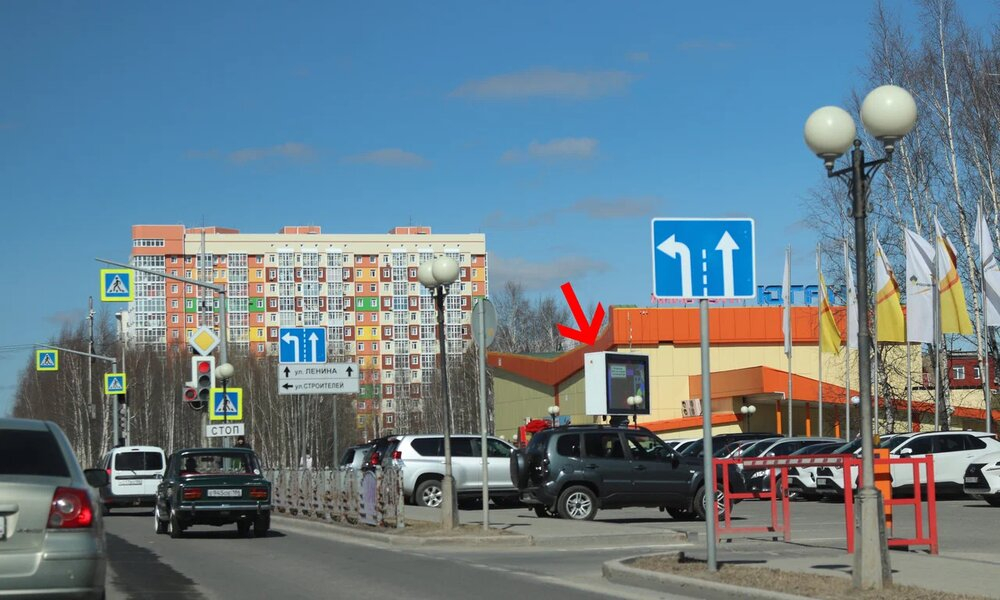 Фотография рекламного носителя, тип: Нестандартный ситиформат, адрес: 3 мкр-н., кинотеатр Юган, Нефтеюганск, Ханты-Мансийский автономный округ – Югра, Россия. Сторона A1-A10 №1057940