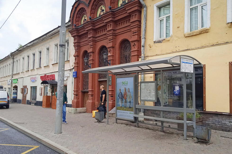 Фотография рекламного носителя, тип: Остановка 1.8x1.2, адрес: Радонежского Сергия ул., д.29, ост. "метро "Площадь Ильича", Москва, Россия. Сторона A №800634