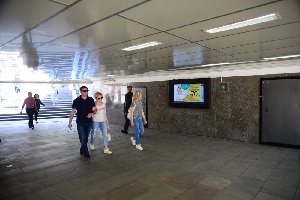 Фотография рекламного носителя, тип: Видеоэкран, адрес: Станция метро «Арбатская», линия Арбатско-Покровская, Москва, Россия. Сторона/вариант А2 №698716