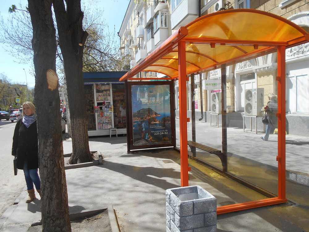 Фотография рекламного носителя, тип: Остановка 1.8x1.2, адрес: 1-я Майская ул. Х 2-я линия, Ростов-на-Дону, Ростовская область, Россия. Сторона А №631215