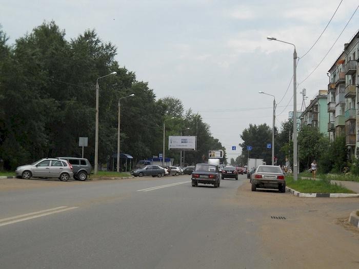 Фотография рекламного носителя, тип: Билборд 3x6, адрес: Некрасова ул., д.10 Х Горького ул., д.52, Киров, Кировская область, Россия. Сторона В1-В3 №804915