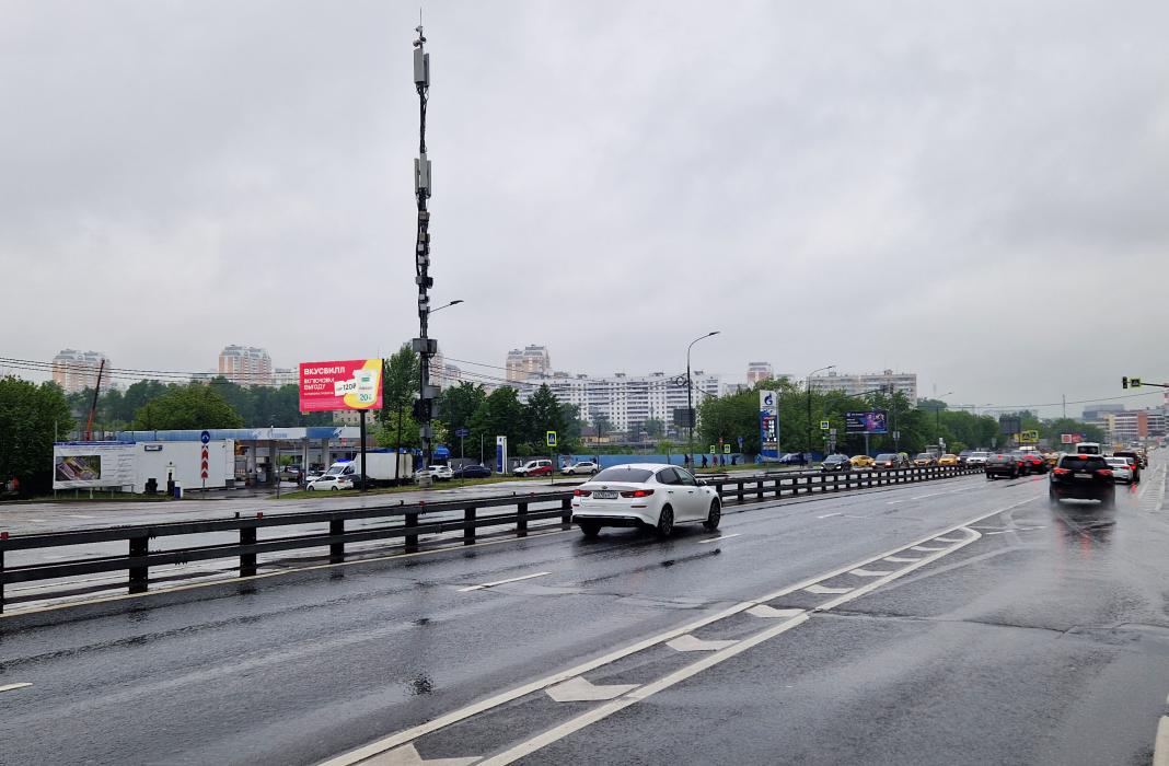 Фотография рекламного носителя, тип: Билборд 3x6, адрес: Боровское ш., 800м до съезда на МКАД, Москва, Россия. Сторона Б1 №1045314