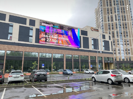 Фотография рекламного носителя, тип: Медиафасад, адрес: Космонавтов ул., д.108К, Екатеринбург, Свердловская область, Россия. Сторона А1-А10 №1072418