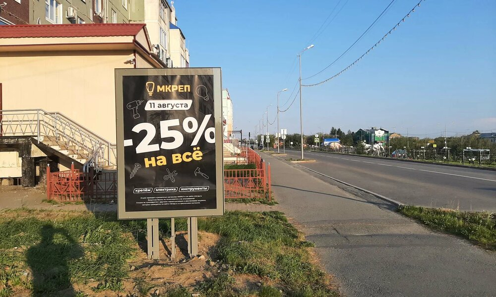 Фотография рекламного носителя, тип: Остановка 1.8x1.2, адрес: Лабытнанги г., Дзержинского ул., схема 11, Салехард, Ямало-Ненецкий автономный округ, Россия. Сторона Б №1075684