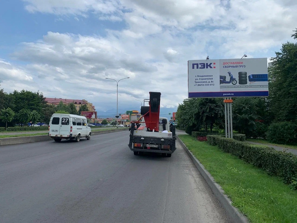 Фотография рекламного носителя, тип: Билборд 3x6, адрес: Московская ул., д.54-56, Владикавказ, Республика Северная Осетия – Алания, Россия. Сторона A №846206