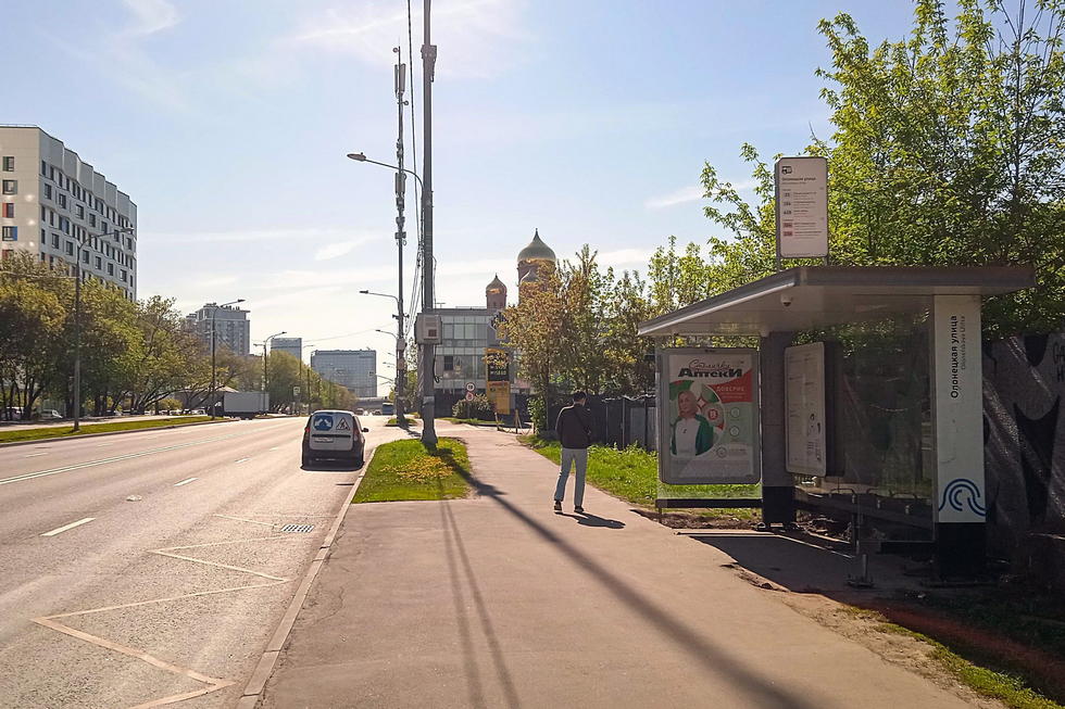 Фотография рекламного носителя, тип: Остановка 1.8x1.2, адрес: Березовая ал., вл.12, ост. "Олонецкая ул.", Москва, Россия. Сторона А №923458