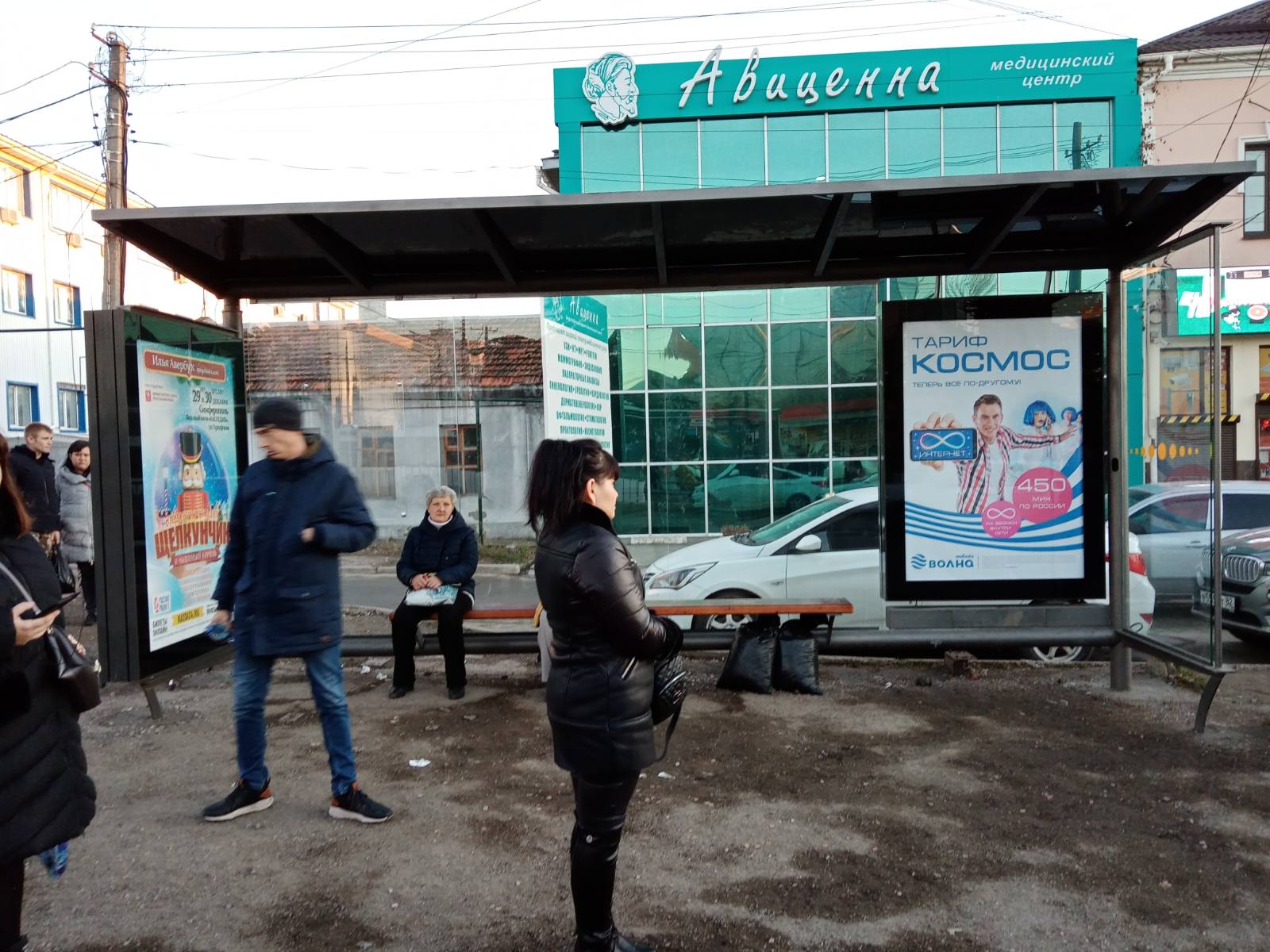 Фотография рекламного носителя, тип: Остановка 1.8x1.2, адрес: Победы пр-т., ост. Кинотеатр "Звезда", поз.2, Симферополь, Республика Крым, Россия. Сторона А2 №796578