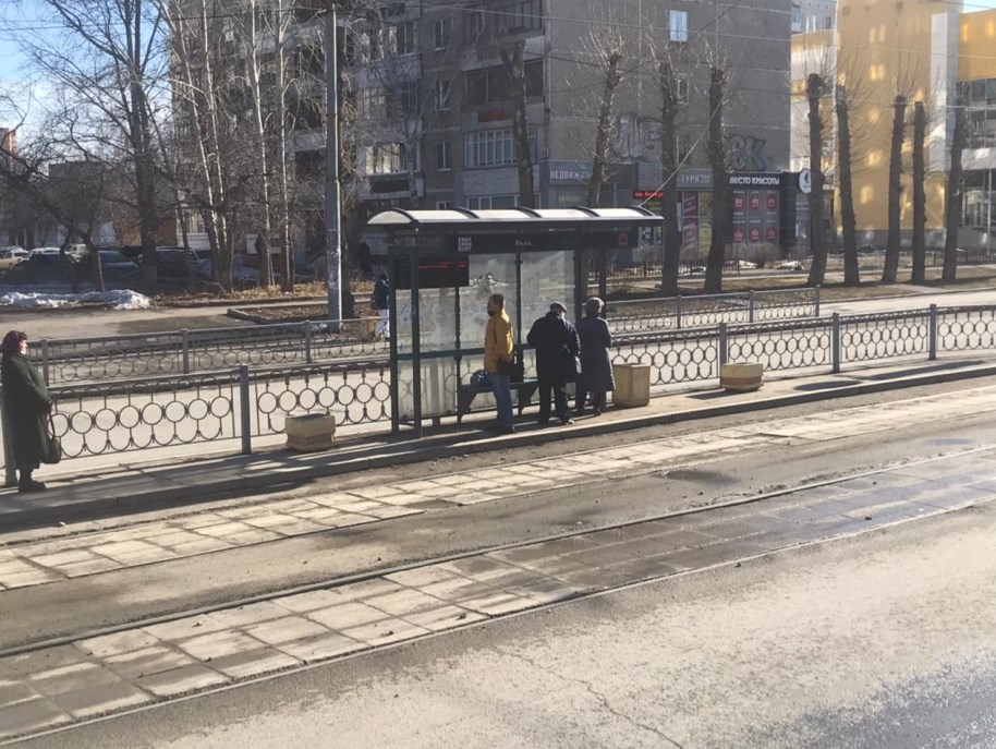 Фотография рекламного носителя, тип: Остановка 1.8x1.2, адрес: Победы ул., ост.Ильича, поз.2, Екатеринбург, Свердловская область, Россия. Сторона В №1094836