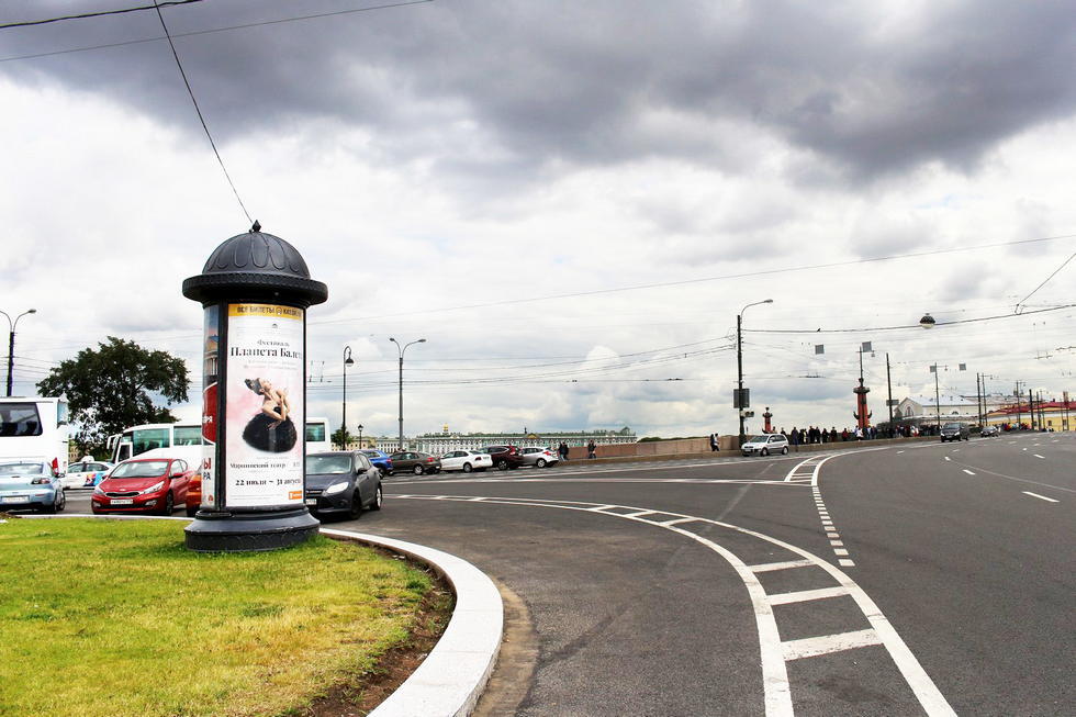 Фотография рекламного носителя, тип: Пиллар 3x1.4, адрес: Академика Лихачёва пл. Х Мытнинская наб., д.7, Санкт-Петербург, Россия. Сторона А №706981