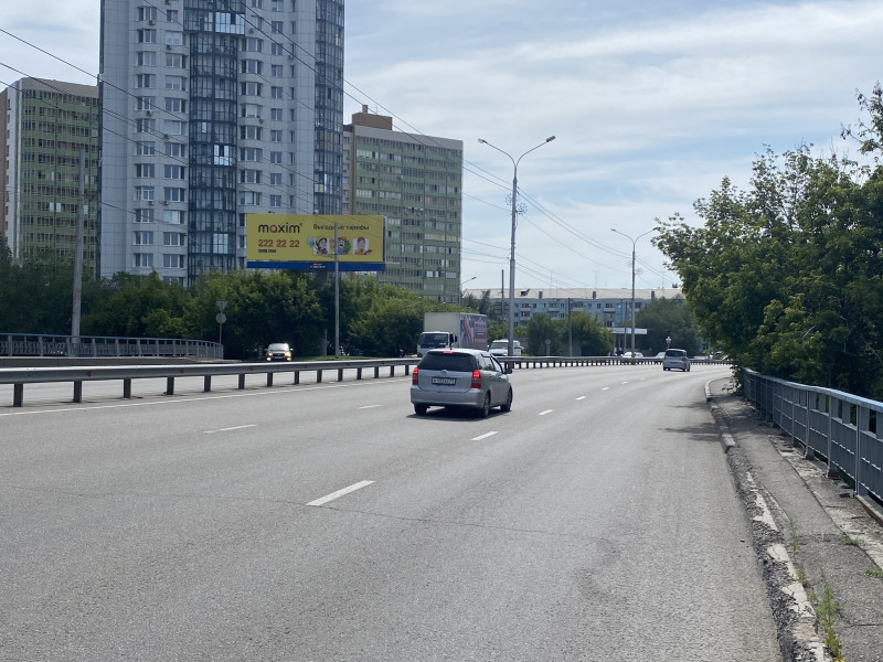 Фотография рекламного носителя, тип: Суперсайт 4x12, адрес: Мичурина ул., д.1, Красноярск, Красноярский край, Россия. Сторона Б №848222