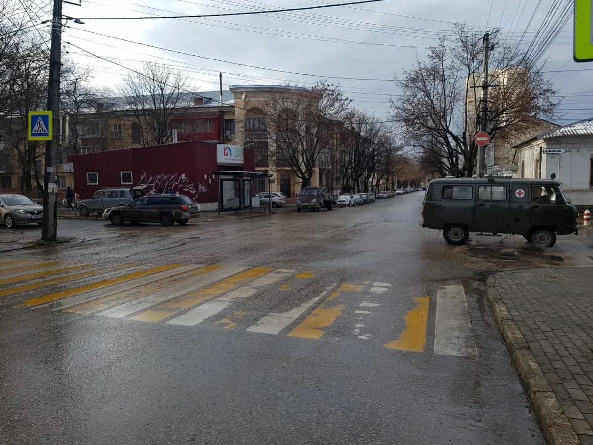 Фотография рекламного носителя, тип: Остановка 1.8x1.2, адрес: Крейзера ул., д., Симферополь, Республика Крым, Россия. Сторона B1 №937261