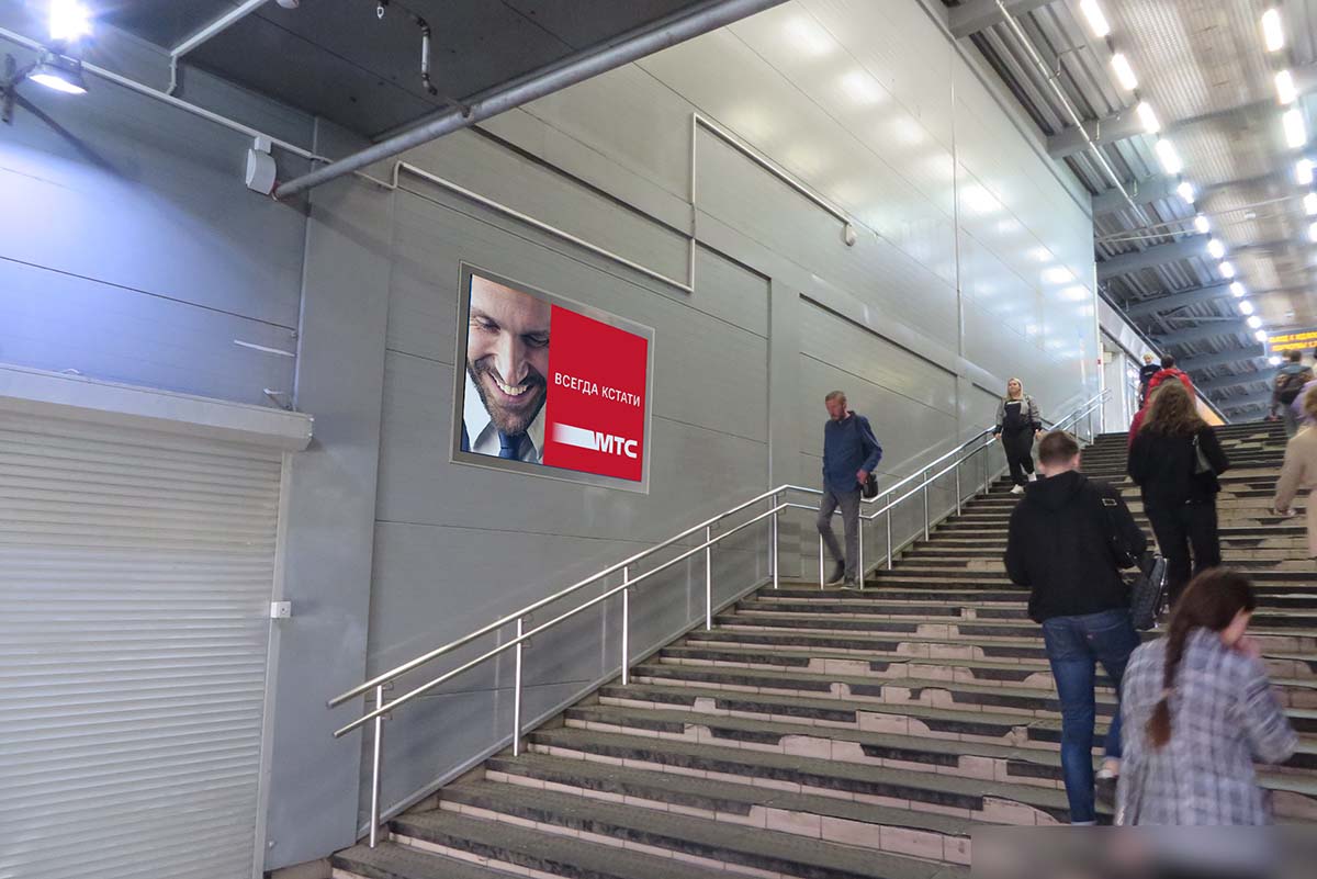 Фотография рекламного носителя, тип: Ситиформат 1.8x1.2, адрес: Мытищи ст., на лестнице слева, Мытищи, Московская область, Россия. Сторона А №939710