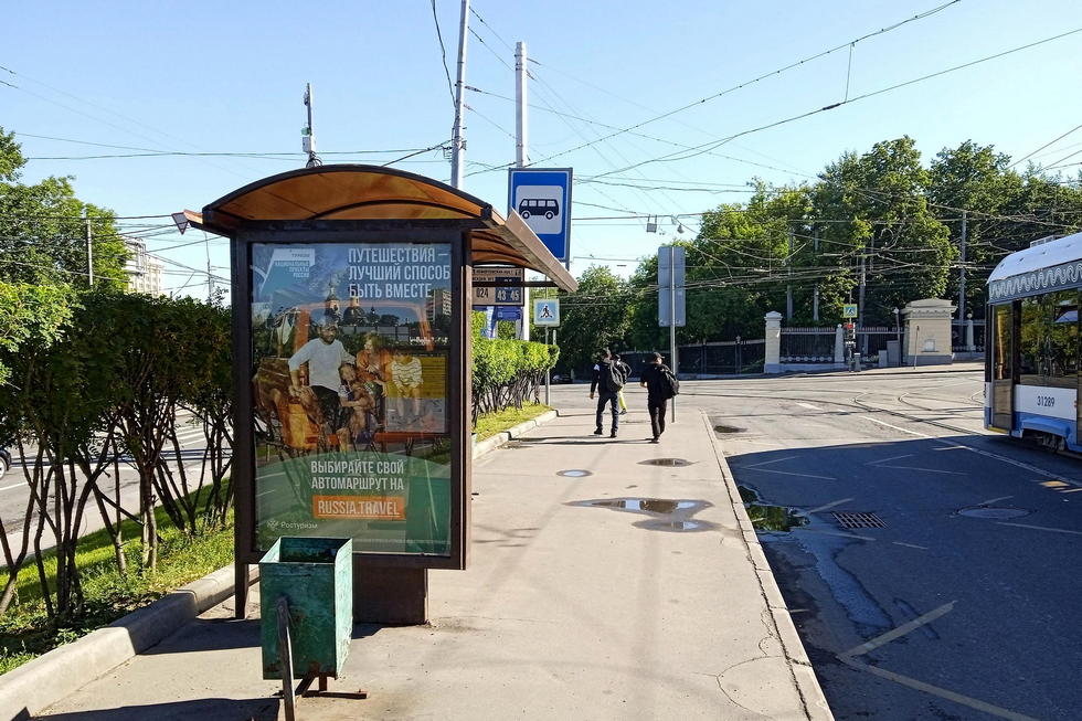 Фотография рекламного носителя, тип: Остановка 1.8x1.2, адрес: Красноказарменная наб., ост. "Лефортовский мост", в центр, Москва, Россия. Сторона Б №956553