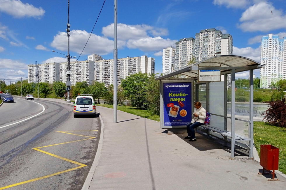 Фотография рекламного носителя, тип: Остановка 1.8x1.2, адрес: Чертаново-Северное микрорайон, д.2, корп.207, Москва, Россия. Сторона А №936181