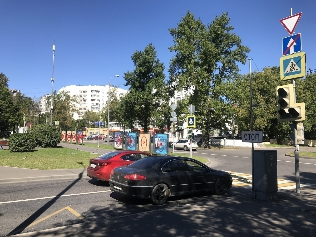 Фотография рекламного носителя, тип: Афиша 1.75x1.8, адрес: Шипиловская ул., д.25, стенд 3, Москва, Россия. Сторона А2 №883897