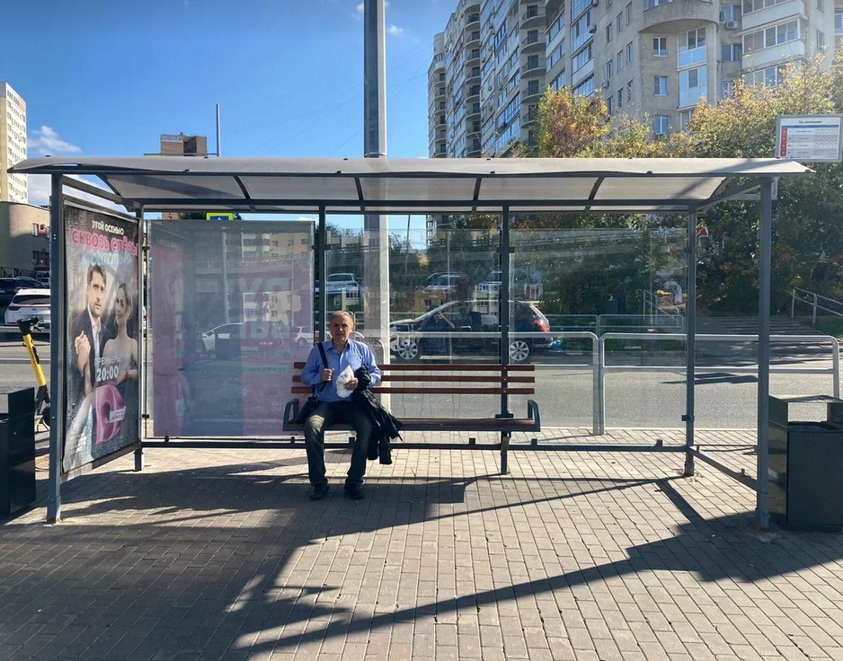 Фотография рекламного носителя, тип: Остановка 1.8x1.2, адрес: Ново-Садовая ул., д.301, ост. ТЦ "Апельсин", Самара, Самарская область, Россия. Сторона A1 №1077255