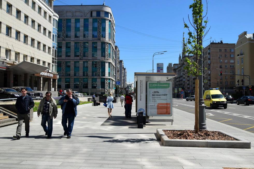 Фотография рекламного носителя, тип: Остановка 1.8x1.2, адрес: Красная Пресня ул., ост. Малая Грузинская ул., поз.2, Москва, Россия. Сторона Б №334785