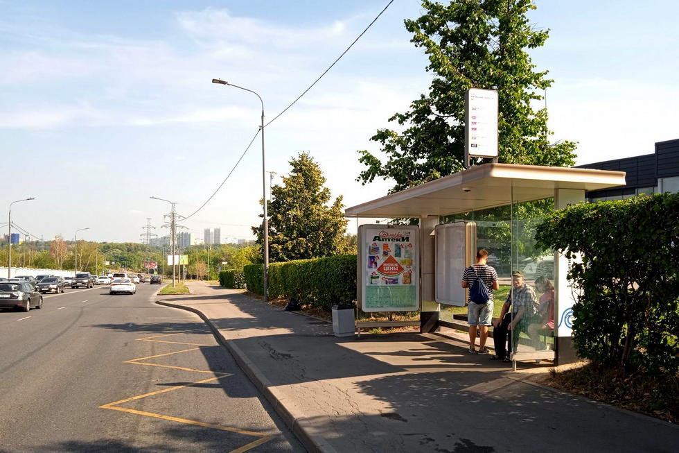 Фотография рекламного носителя, тип: Остановка 1.8x1.2, адрес: Митинский 1-й пер., ост. "1-й Митинский пер., 12 - Обухов Автоцентр", Москва, Россия. Сторона А №929689