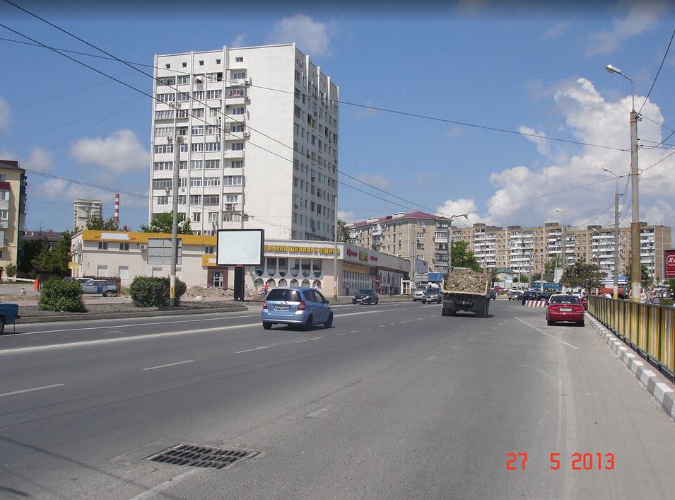 Фотография рекламного носителя, тип: Ситиборд 2.7x3.7, адрес: Ленина пр-т., д.33, поз.1, Новороссийск, Краснодарский край, Россия. Сторона Б1-Б5 №1006454