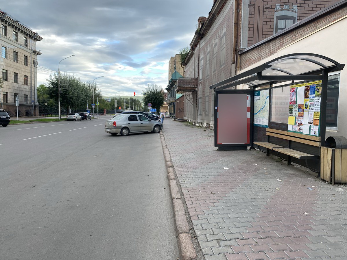 Фотография рекламного носителя, тип: Остановка 1.8x1.2, адрес: Горького ул., д.6а, Красноярск, Красноярский край, Россия. Сторона А №848265
