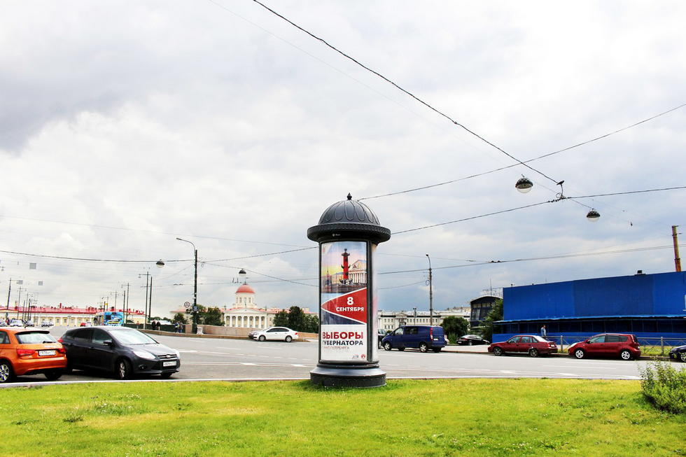 Фотография рекламного носителя, тип: Пиллар 3x1.4, адрес: Академика Лихачёва пл. Х Мытнинская наб., д.7, Санкт-Петербург, Россия. Сторона С №706983