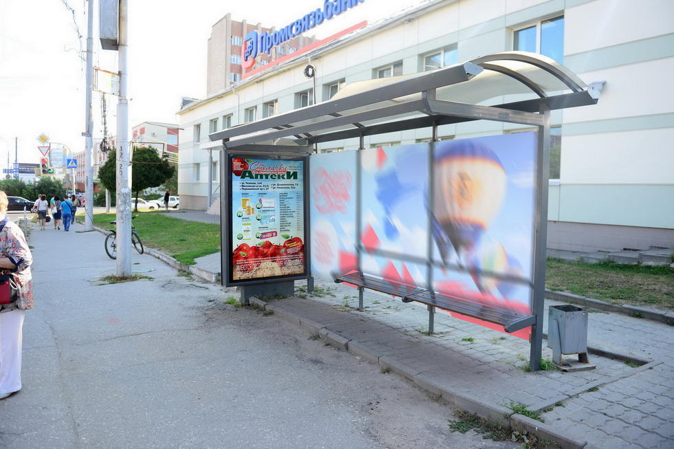 Фотография рекламного носителя, тип: Остановка 1.8x1.2, адрес: Есенина ул., д.13, Рязань, Рязанская область, Россия. Сторона А №329190