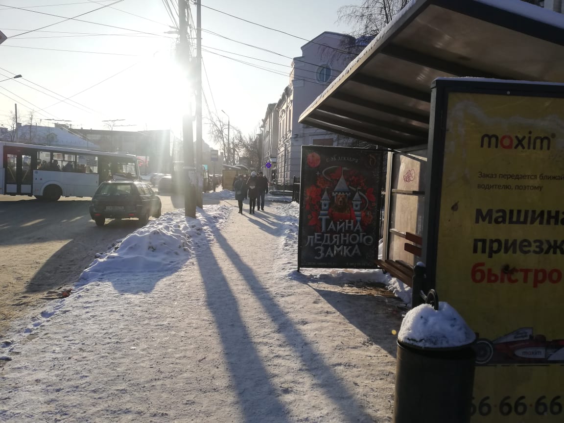 Фотография рекламного носителя, тип: Остановка 1.8x1.2, адрес: Республиканская ул., ост. Октябрьская пл., Ярославль, Ярославская область, Россия. Сторона А2 №707799