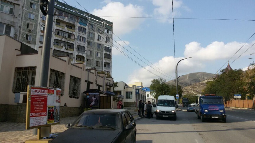 Фотография рекламного носителя, тип: Уличный информационный стенд, адрес: Сакко и Ванцетти ул., д.18а, поз.2, Новороссийск, Краснодарский край, Россия. Сторона 2А0 №1072304