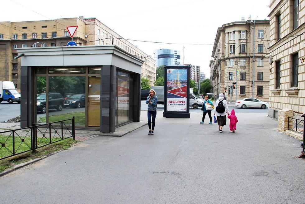 Фотография рекламного носителя, тип: Пиллар 3x1.4, адрес: Заневский пр-т. Х Стахановцев ул., д.8, Санкт-Петербург, Россия. Сторона С №724868